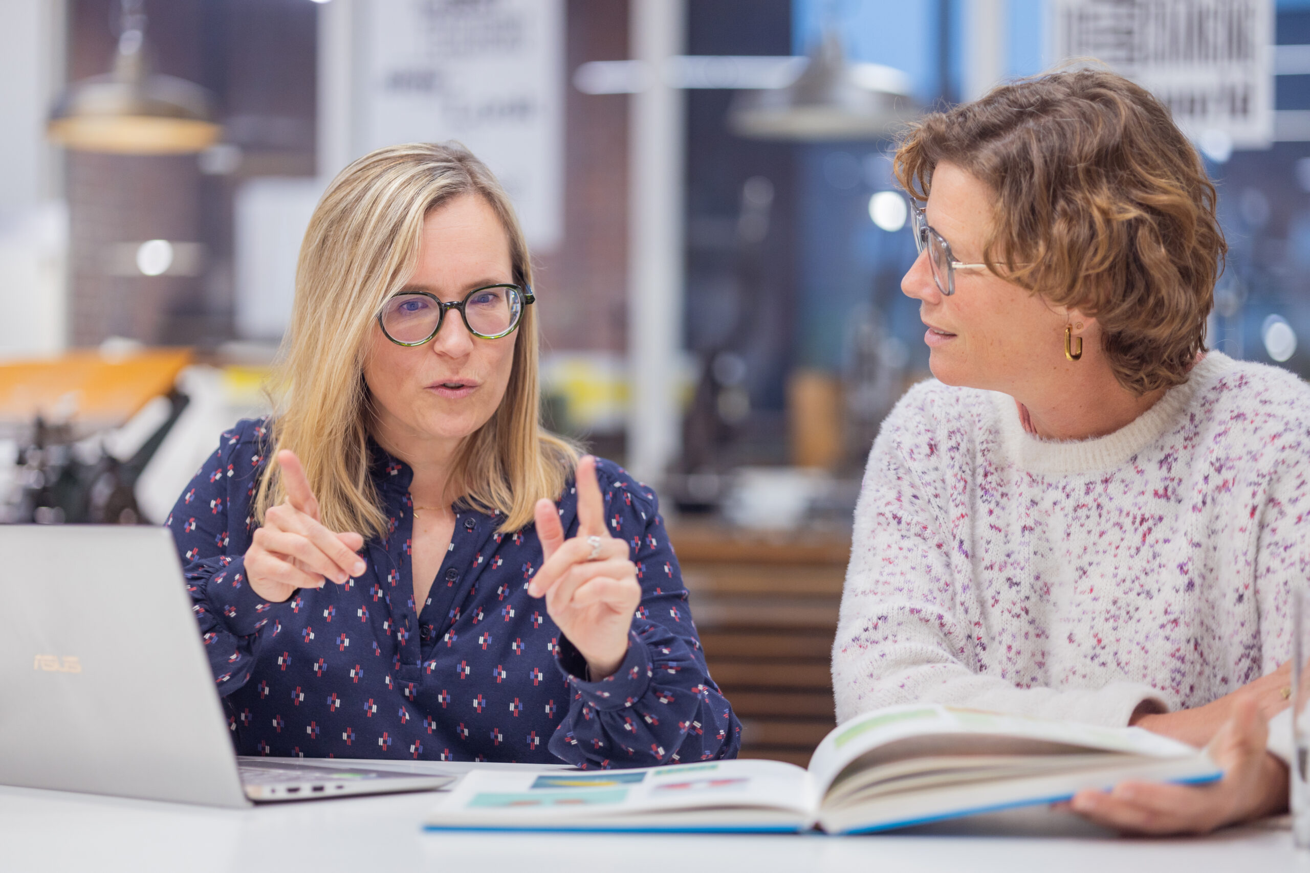 Griet Rebry van WAT-Working Apart Together helpt een solo-ondernemer met haar marketing