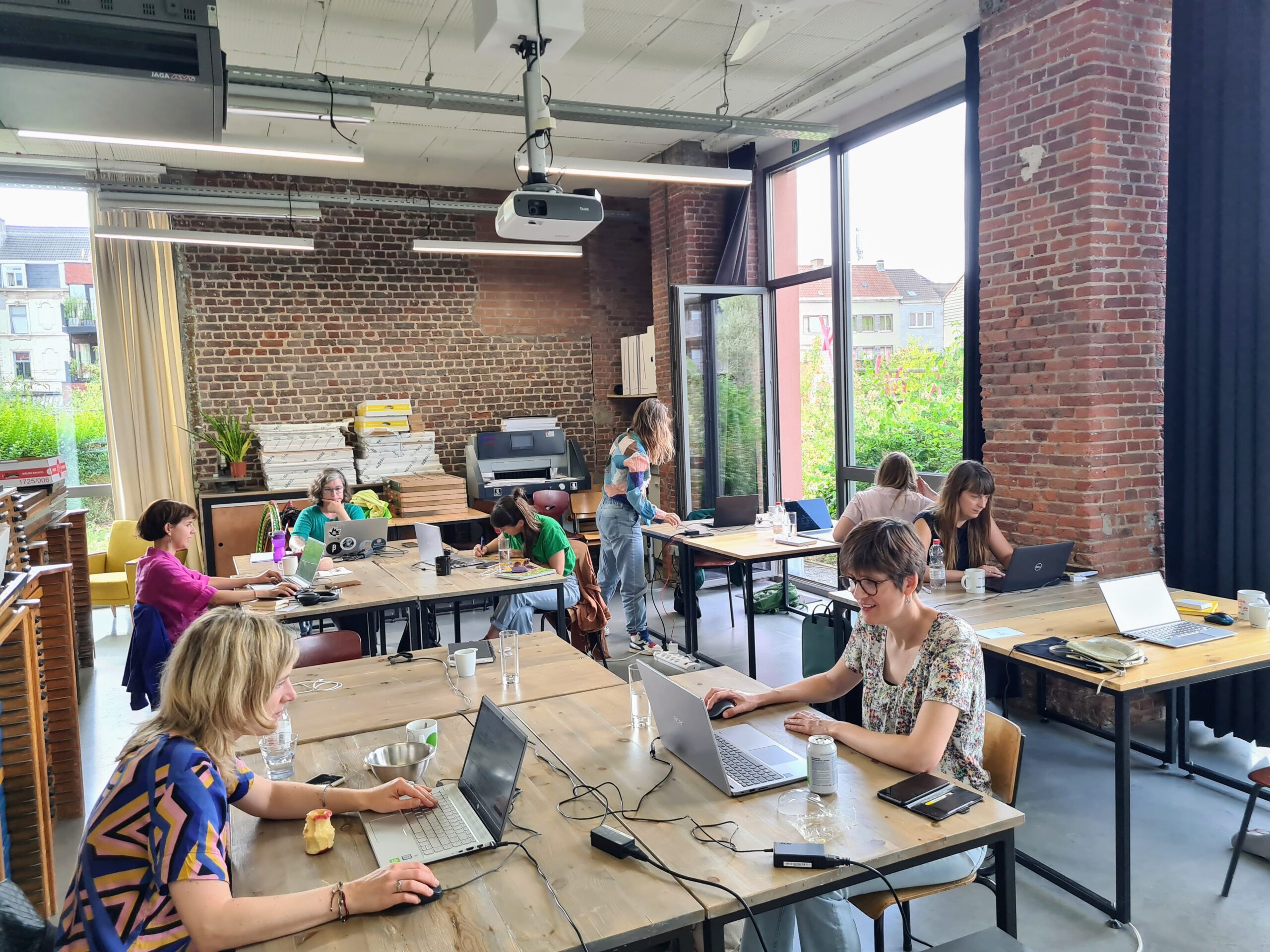 Coworkingdag in Gent voor freelancers en solo-ondernemers, georganiseerd door WAT - Working Apart Together