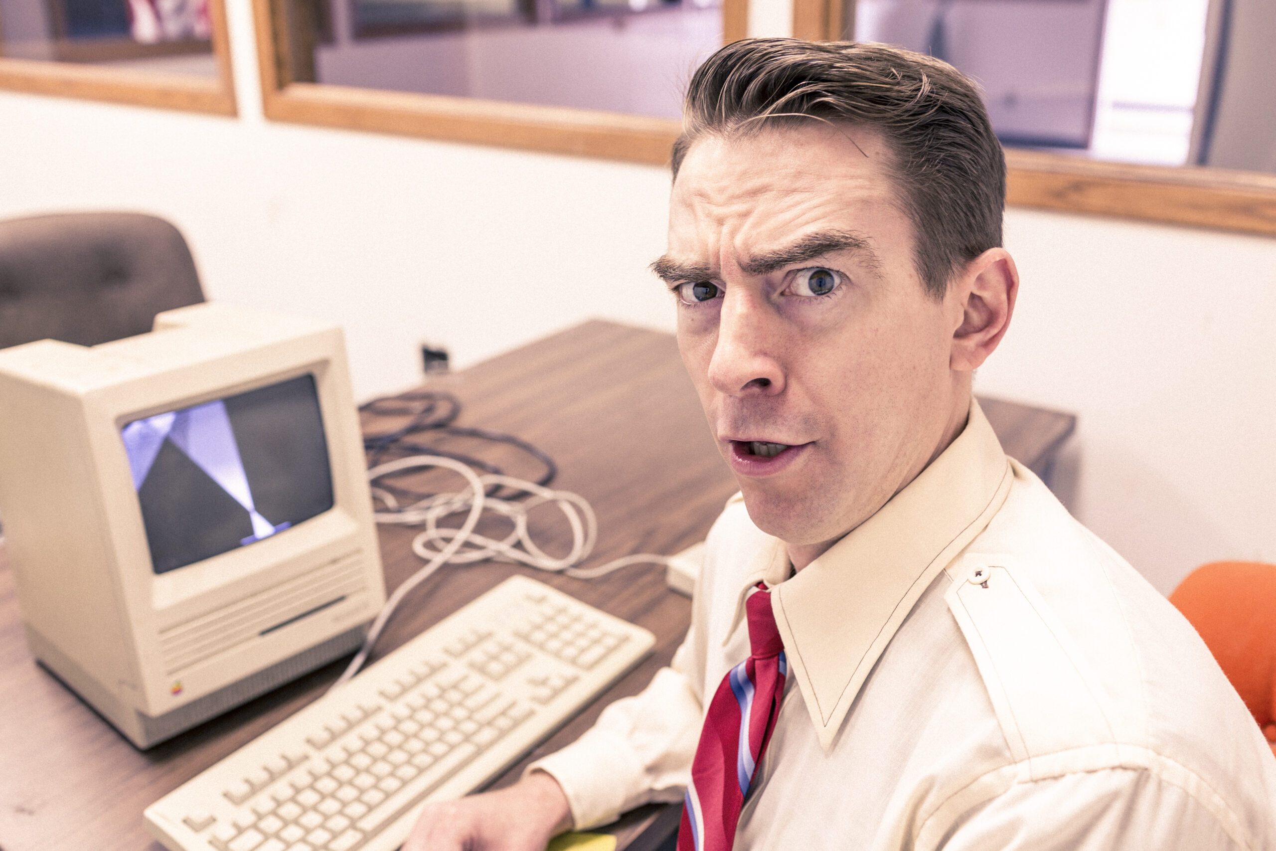 Onderbetaalde journalist, verbaasd en gelukkig dat hij jouw persbericht bijna letterlijk kan copy-pasten.