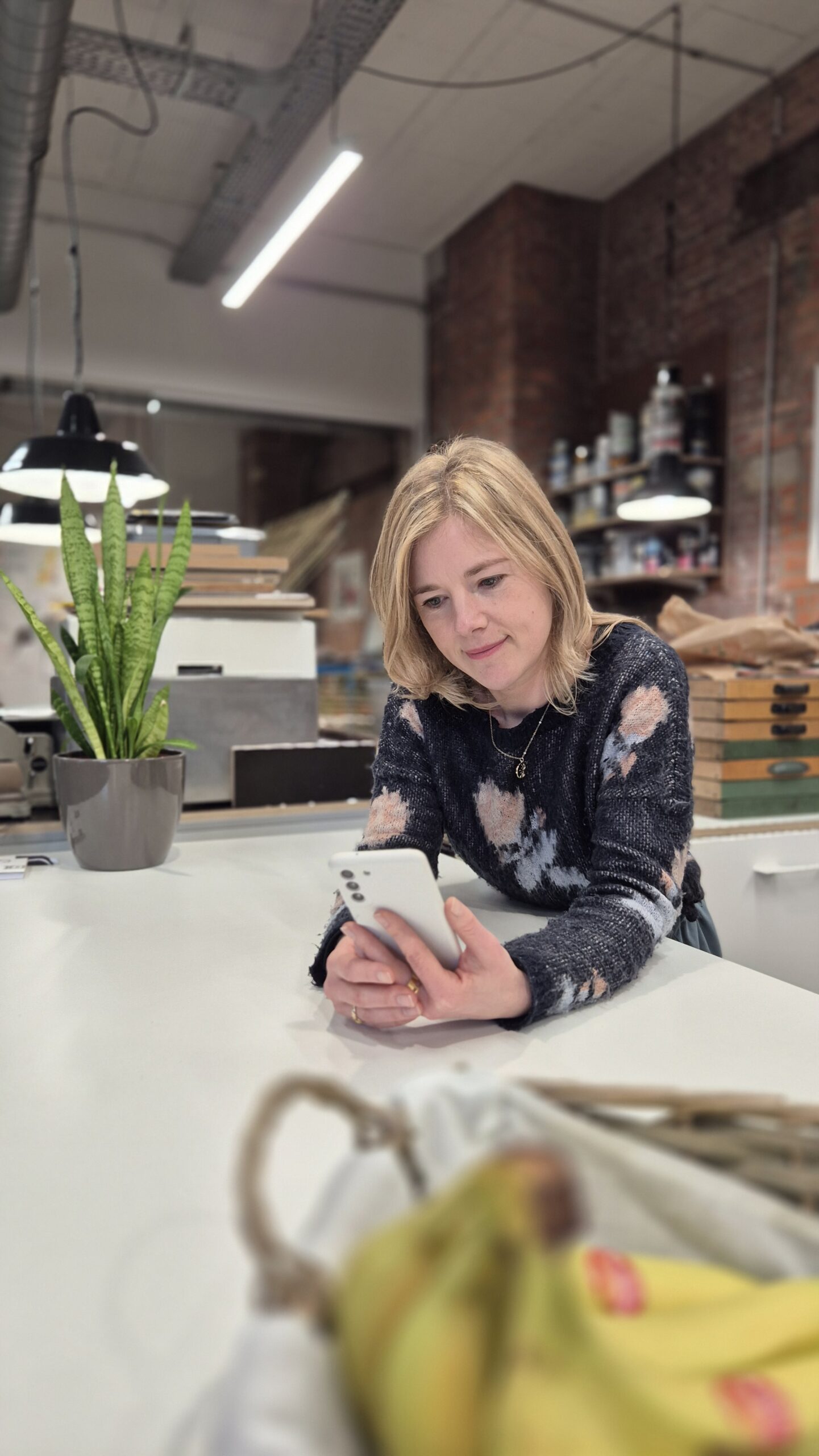 Content creator Karlien post op sociale media.