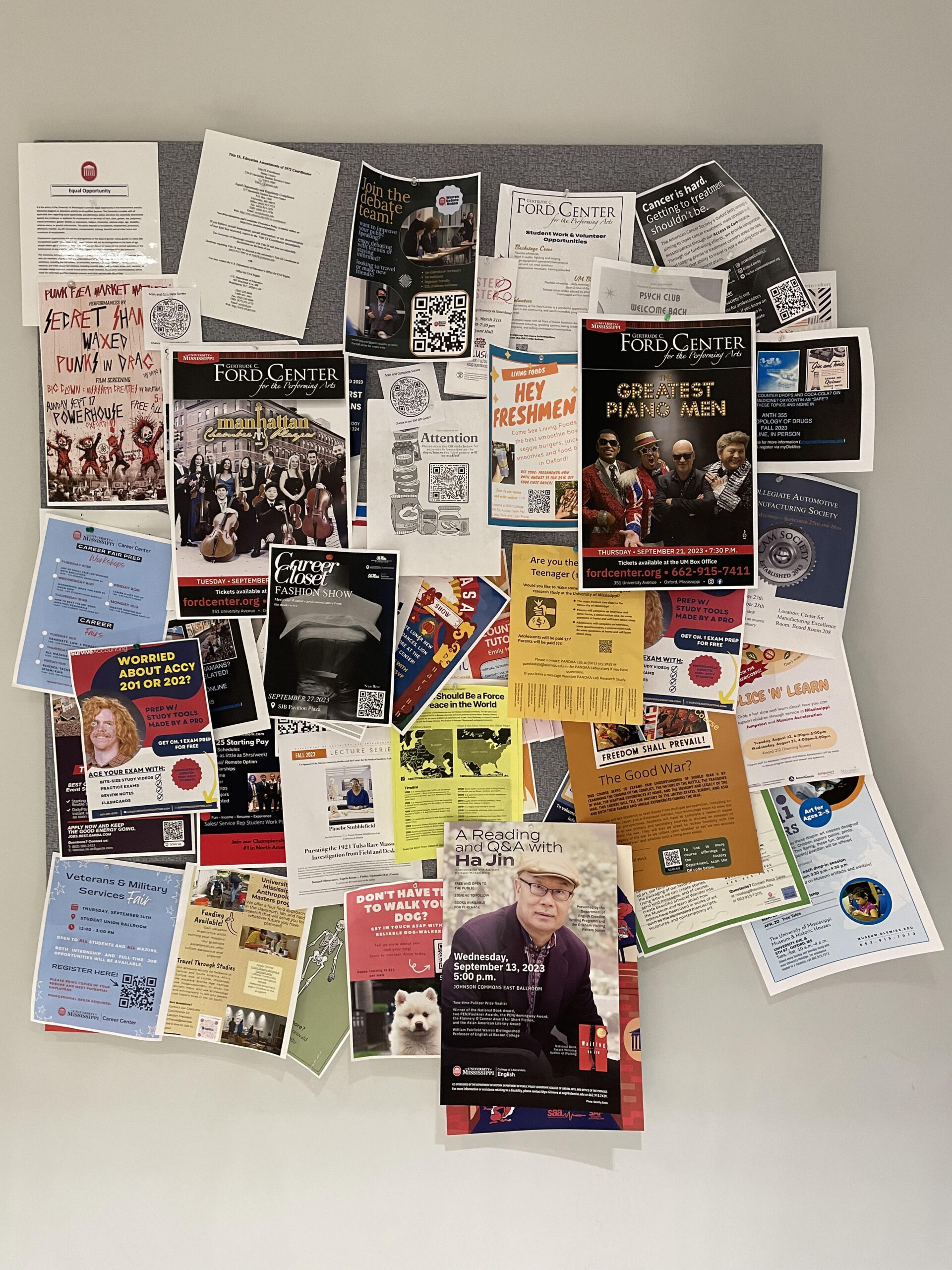 Prikbord met flyers - Werkt marketing op papier nog?